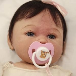 Funcionária pede indenização por danos morais após empresa negar licença-maternidade para boneca reborn
