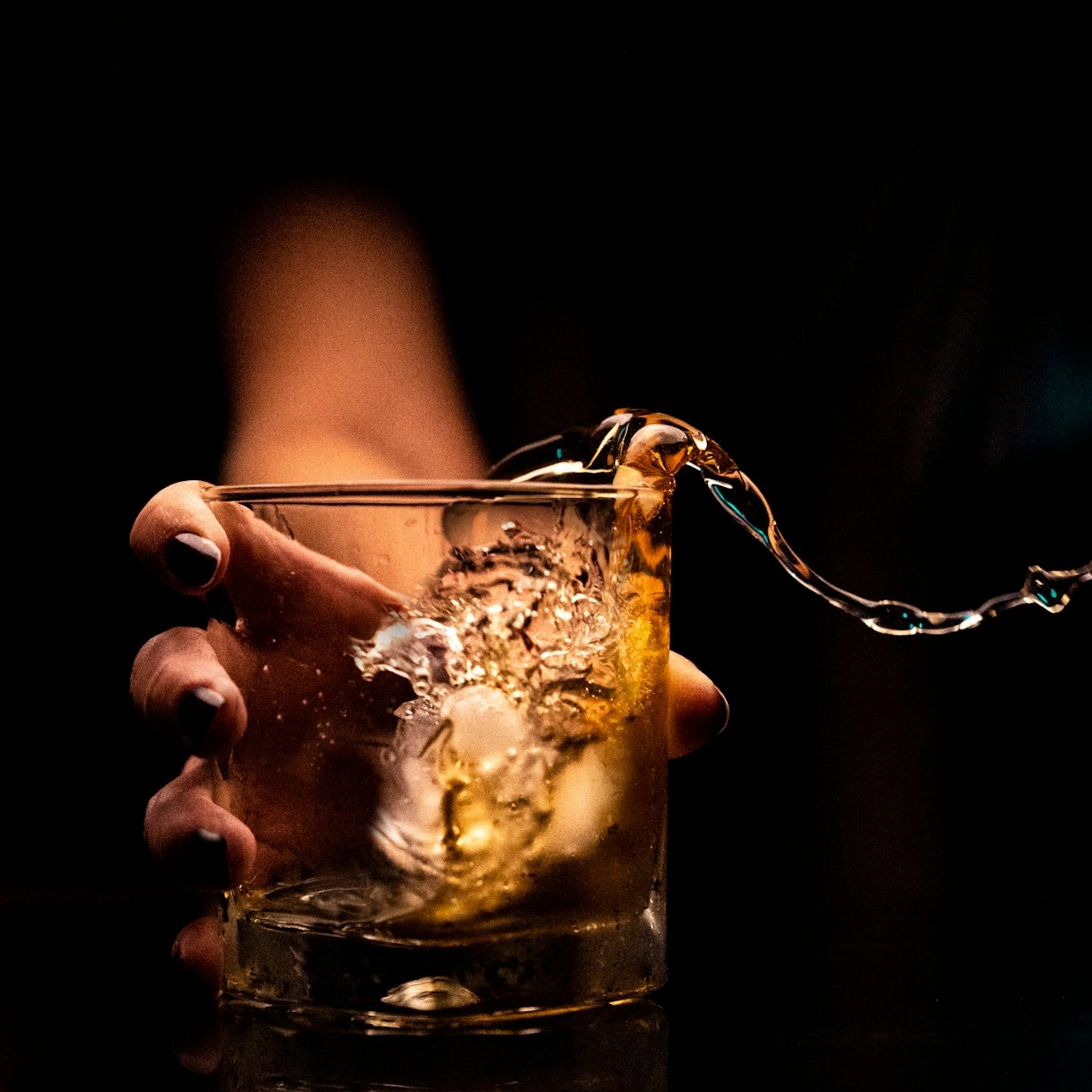 Lei que aumenta pena para quem vender bebida alcoólica a menores de idade é sancionada