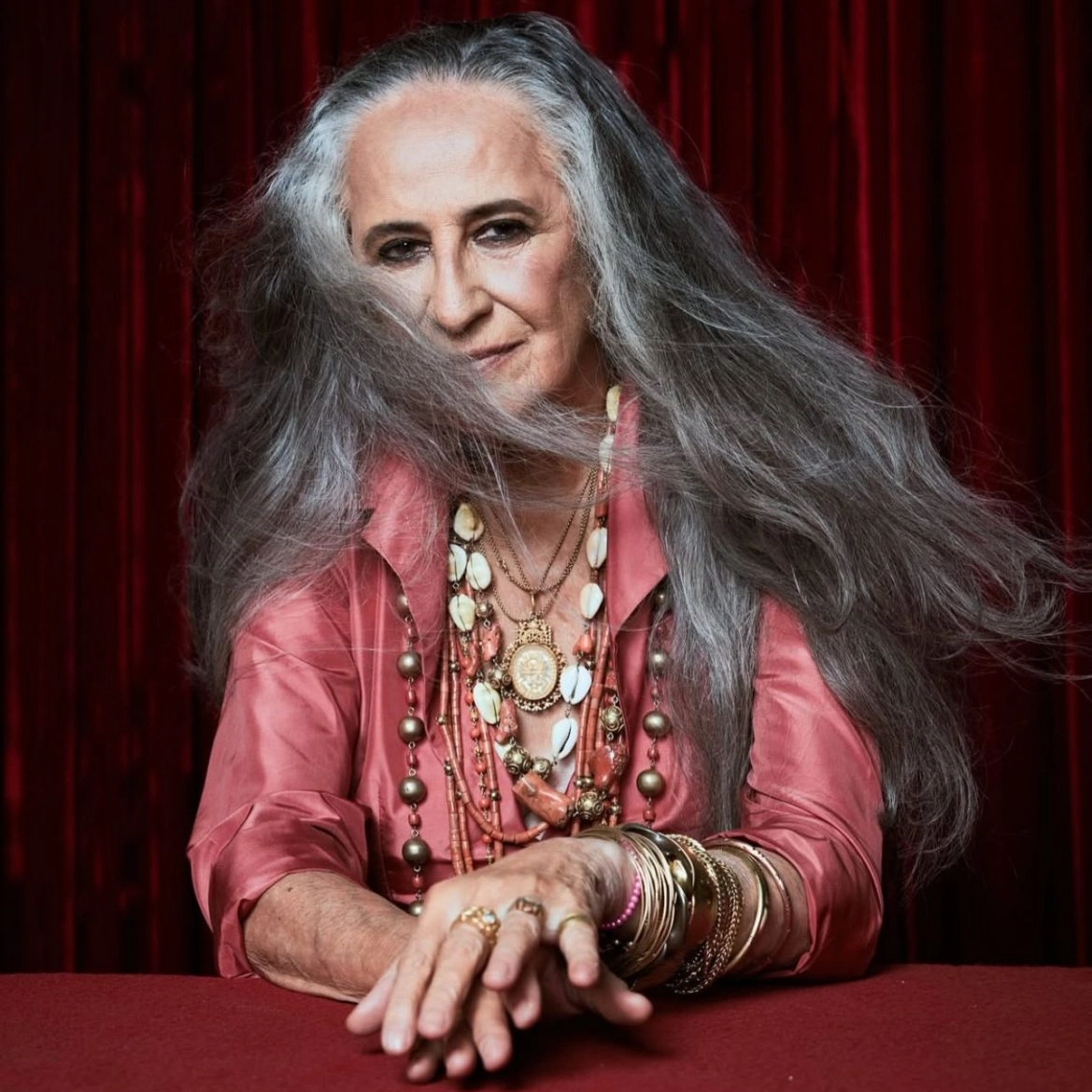 Maria Bethânia anuncia show extra em Salvador após ingressos esgotarem em 1h30