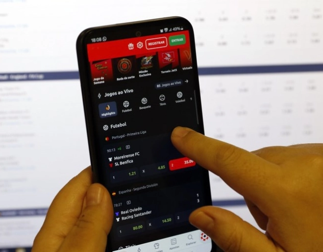 Fux suspende norma que barrava beneficiários de programas sociais em sites de apostas