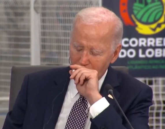 Joe Biden é flagrado cochilando durante reunião internacional; veja vídeo