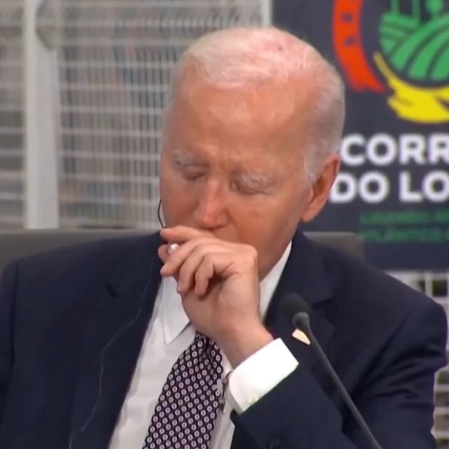 Joe Biden é flagrado cochilando durante reunião internacional; veja vídeo