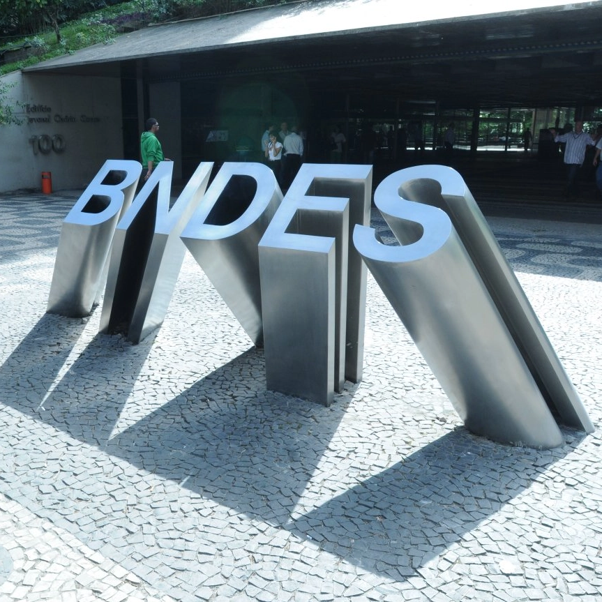 BNDES abre concurso para 900 vagas com salário de R$ 20.900