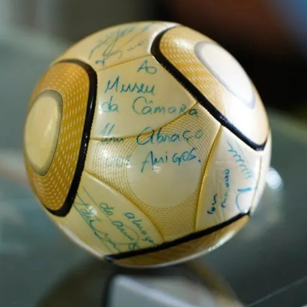 Réu que furtou bola autografada por Neymar no 8 de janeiro pode pegar 17 anos de prisão