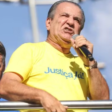 PF indicia Jair e Eduardo Bolsonaro por coação na ação penal do golpe e faz buscas contra Silas Malafaia