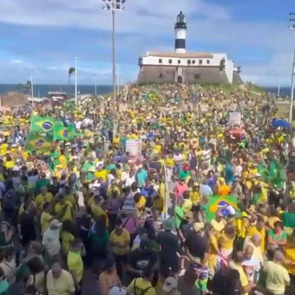 Apoiadores de Bolsonaro se reúnem em Salvador para manifestação 'Reaja, Brasil'