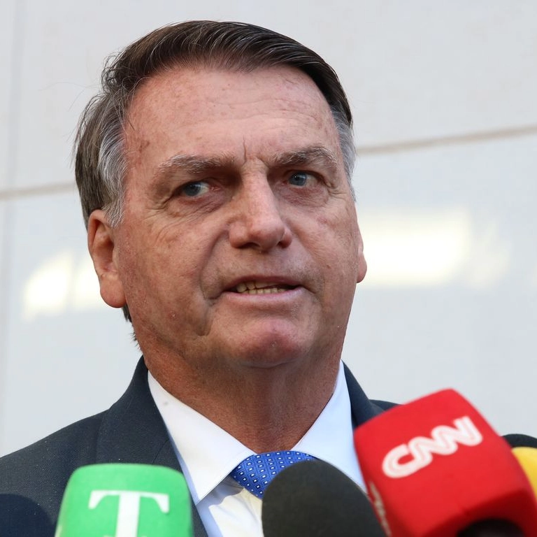 Cid diz que Bolsonaro se reuniu com cúpula militar para discutir plano de golpe