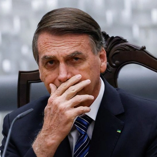 Jair Bolsonaro é alvo de operação PF; ex-presidente tem 24h para entregar passaporte