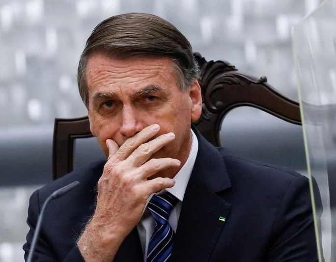 PF indicia Bolsonaro por falsificar certificado vacinal da covid-19