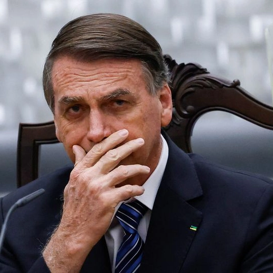 PF indicia Bolsonaro por falsificar certificado vacinal da covid-19