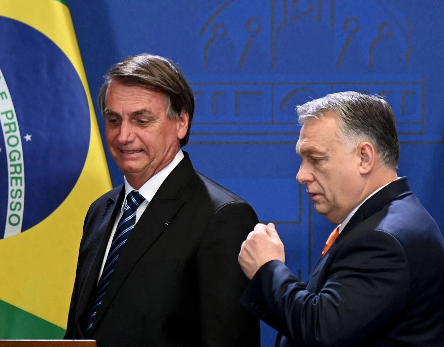 Jair Bolsonaro passou duas noites na embaixada da Hungria após ter passaporte apreendido, diz NYT