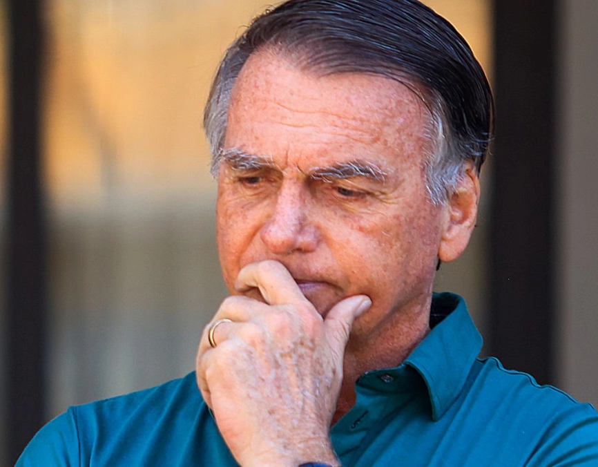 Bolsonaro diz que tentou abrir tornozeleira por 'paranoia' causada por remédios