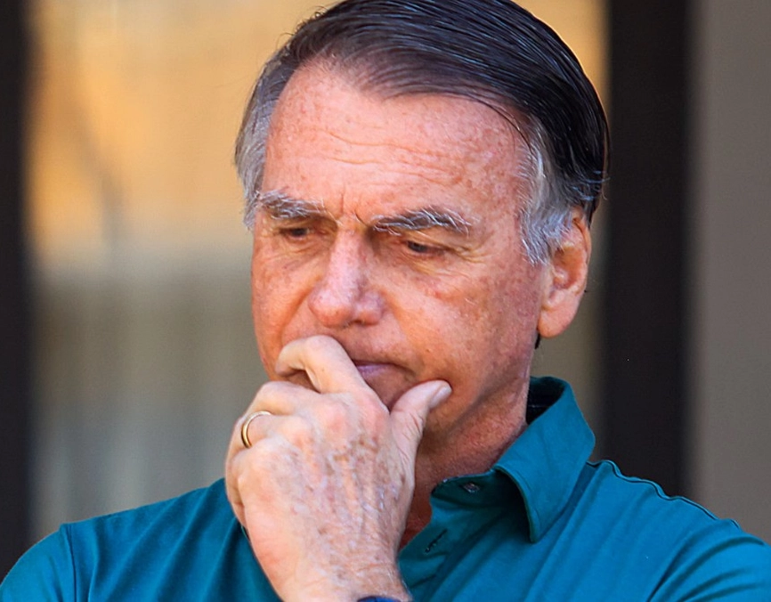 Bolsonaro solicita autorização do STF para remição de pena por leitura de livros