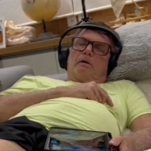 Bolsonaro passa por nova cirurgia após crise de soluço