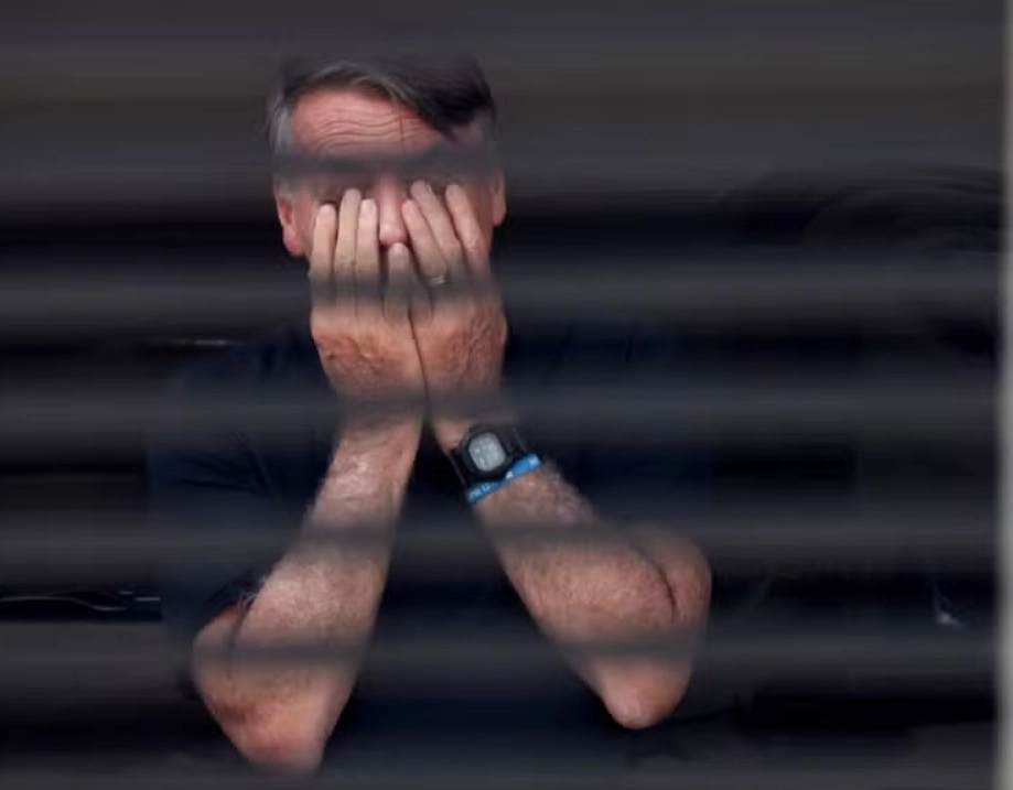 Defesa de Bolsonaro pede prisão domiciliar humanitária ao STF