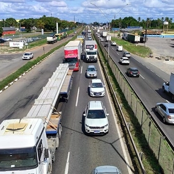 Fluxo de veículos na BR-324 deve aumentar 12% durante a Semana Santa