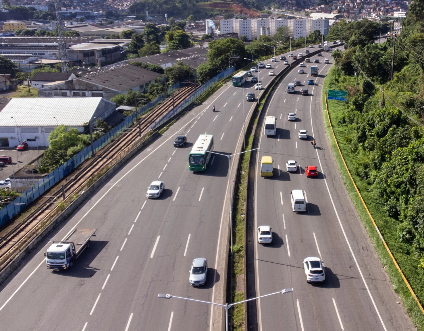 Fluxo na BR-324 deve crescer no feriado da Independência; veja períodos de pico