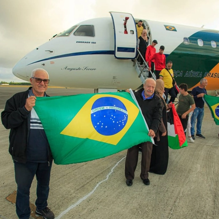 Grupo de brasileiros repatriados da Cisjordânia chega ao Recife