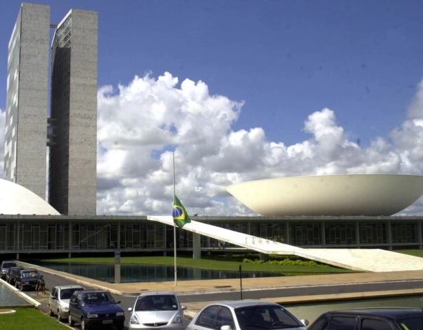 Servidores do Legislativo ocupam cargos obsoletos com salários altos