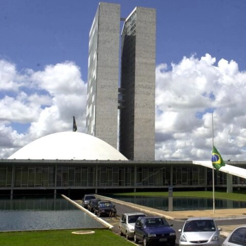 Servidores do Legislativo ocupam cargos obsoletos com salários altos
