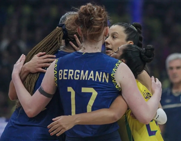 Brasil perde para a Itália e vai disputar o bronze no Mundial de Vôlei Feminino