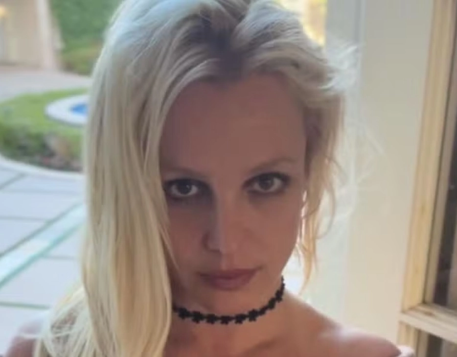 Britney Spears anuncia fim da carreira musical