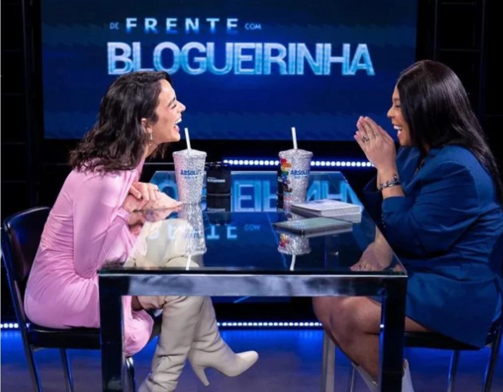 Bruna Marquezine tem crise de riso após ser perguntada sobre livramento