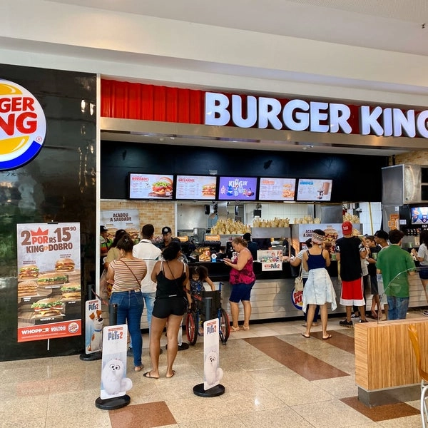 Empresa de fast food incentiva eleitores a votar dando batata frita ou onion ring