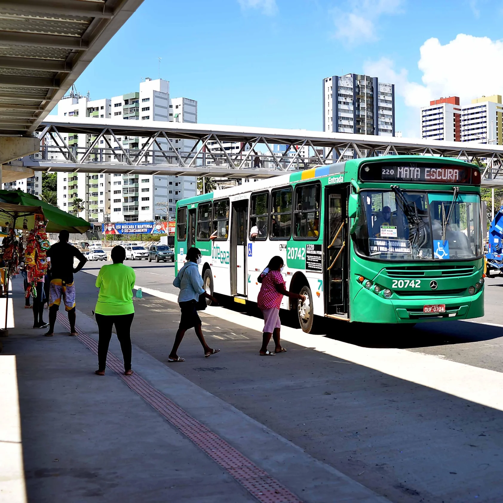 Bruno Reis veta parcialmente projeto que flexibiliza parada dos ônibus para pessoas com  deficiência