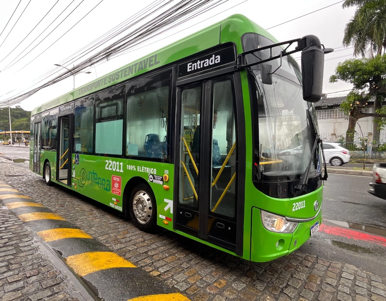 Novos ônibus elétricos começam a circular em Salvador na próxima semana