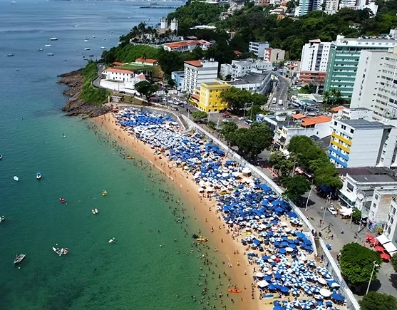 Câmara de Salvador aprova proibição de kits de praia montados no Porto da Barra