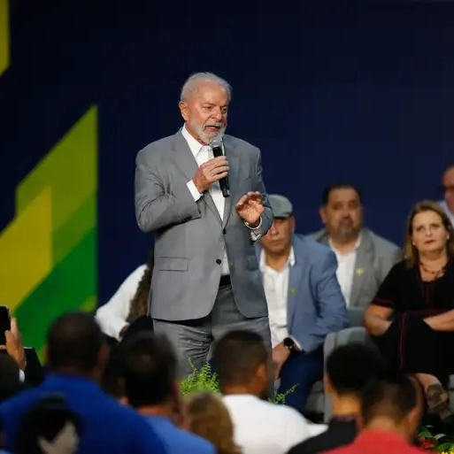 ‘Uma afrodescendente assim gosta de batuque’, diz Lula para funcionária negra da Volskswagem