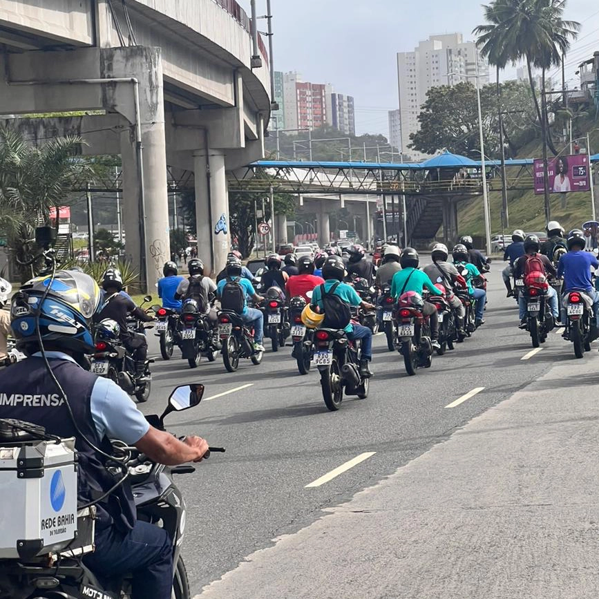 Buzinaço: protesto de motociclistas deixa trânsito lento na região da Rodoviária de Salvador