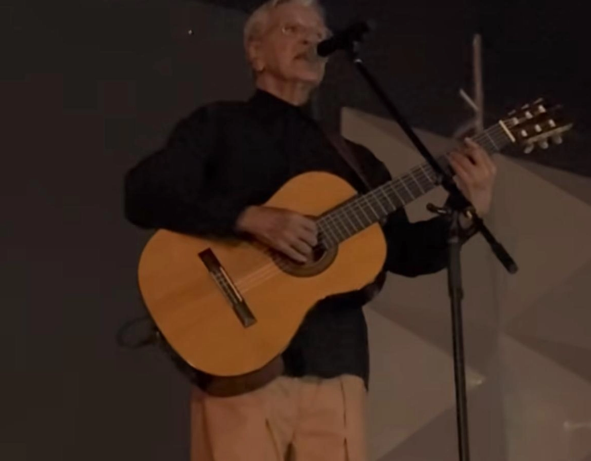 Assista: Caetano Veloso homenageia Preta Gil em apresentação no Festival de Inverno do Rio