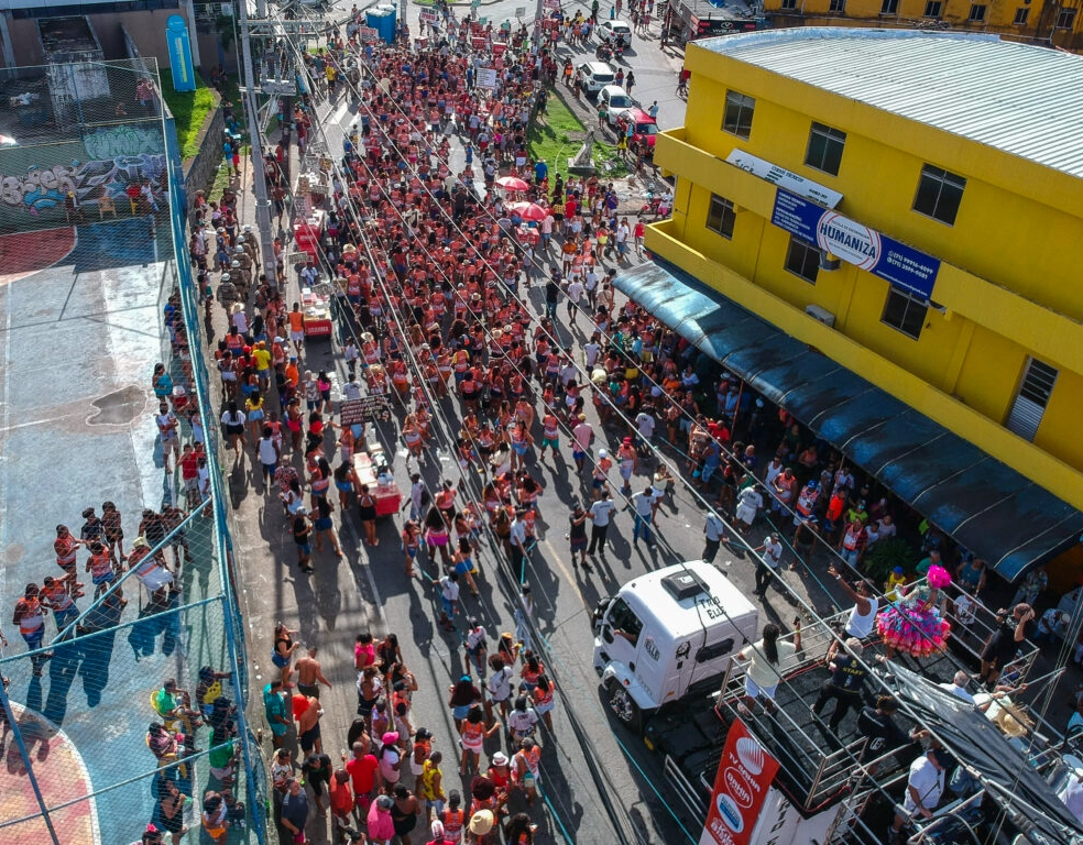 Cajarriê: Samba junino toma conta de ruas em Cajazeiras