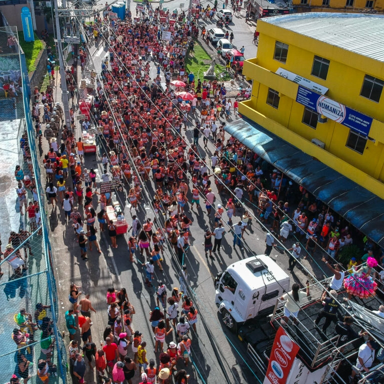 Cajarriê: Samba junino toma conta de ruas em Cajazeiras