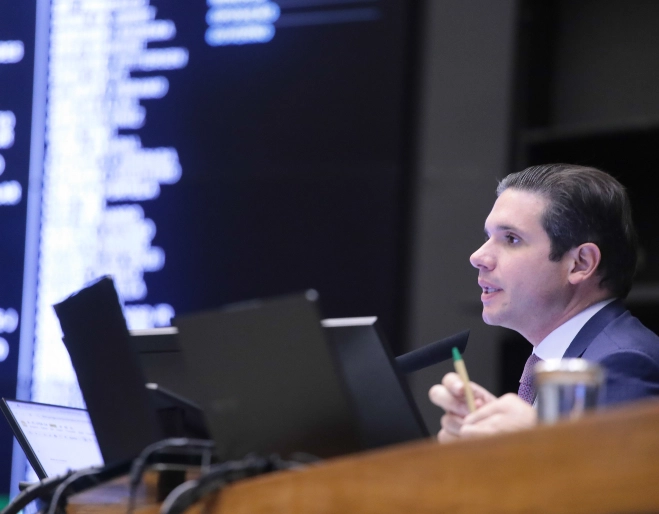Câmara aprova urgência de projeto que amplia isenção do IR para até R$ 5 mil