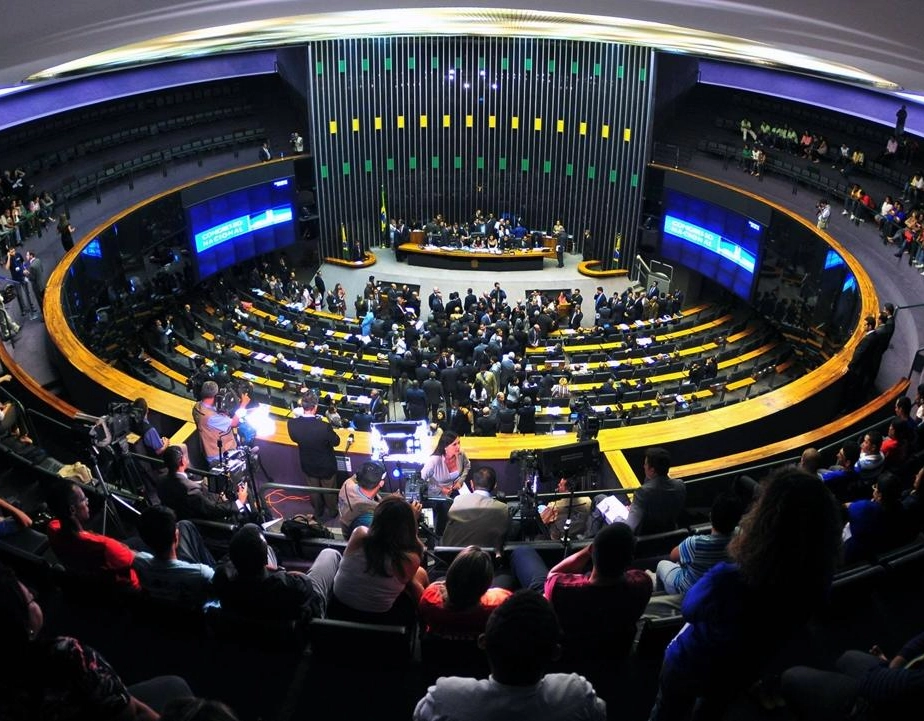 Câmara aprova projeto que reduz penas do 8 de Janeiro