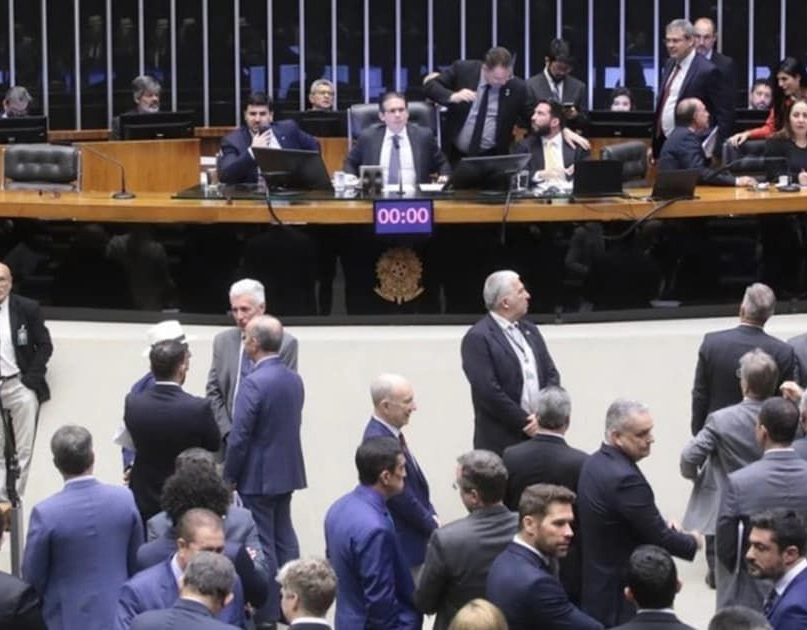 Deputados baianos votam a favor da urgência para sustar aumento do IOF