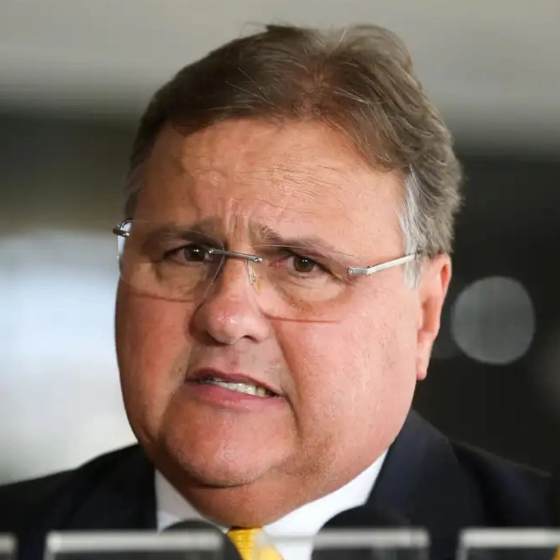 Geddel é vaiado durante eleição para síndico de condomínio; assista