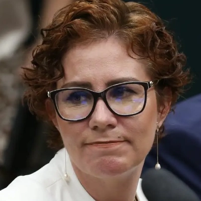 Câmara define prazo para Carla Zambelli se defender em processo de cassação