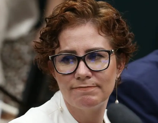 Moraes determina que AGU providencie extradição de Carla Zambelli