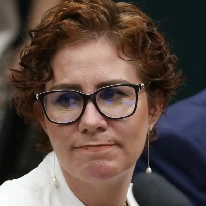 Moraes determina que AGU providencie extradição de Carla Zambelli