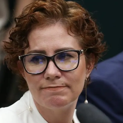 Moraes anula votação da Câmara e determina perda imediata do mandato de Carla Zambelli