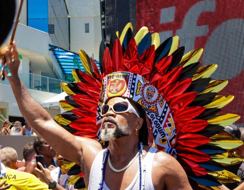 Carlinhos Brown comandará tradicional Arrastão da quarta-feira de cinzas