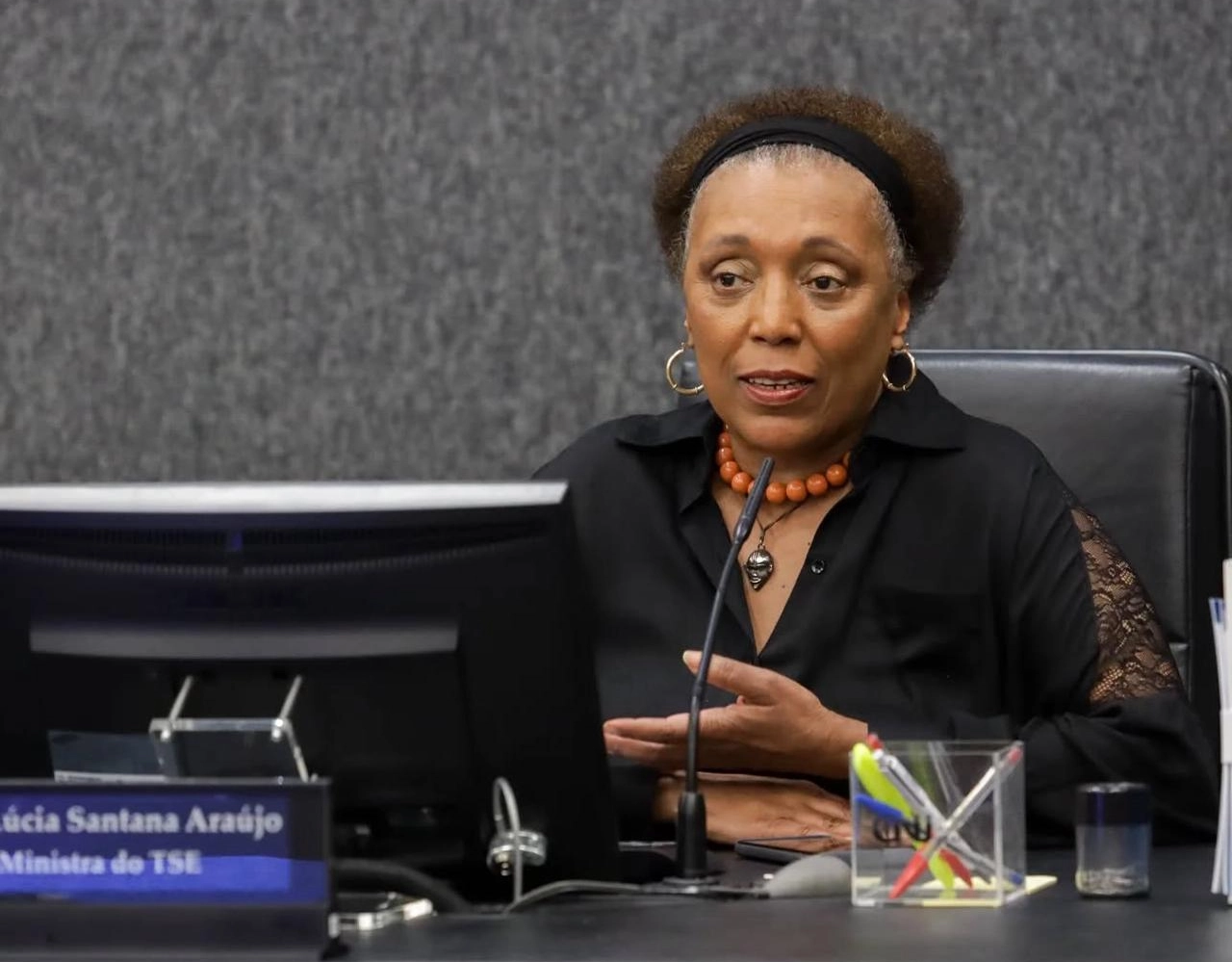 Ministra do TSE é vítima de racismo em seminário em Brasília