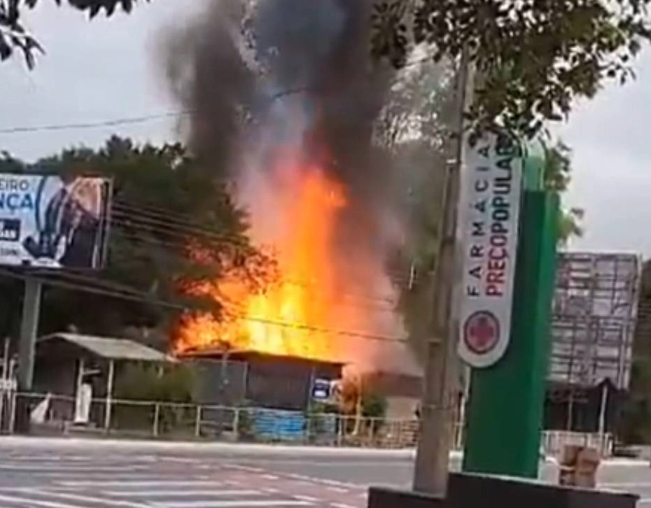 Casa do autor do atentado em Brasília é incendiada em Santa Catarina