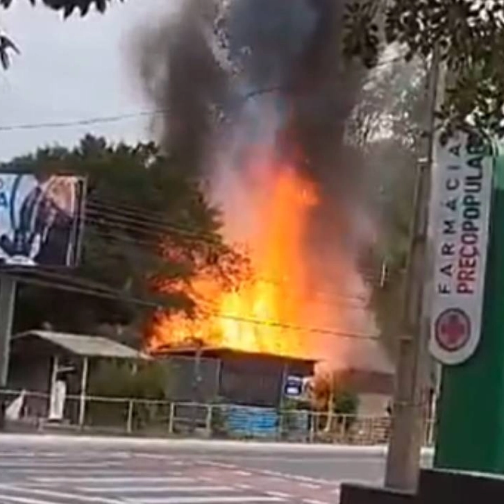 Casa do autor do atentado em Brasília é incendiada em Santa Catarina