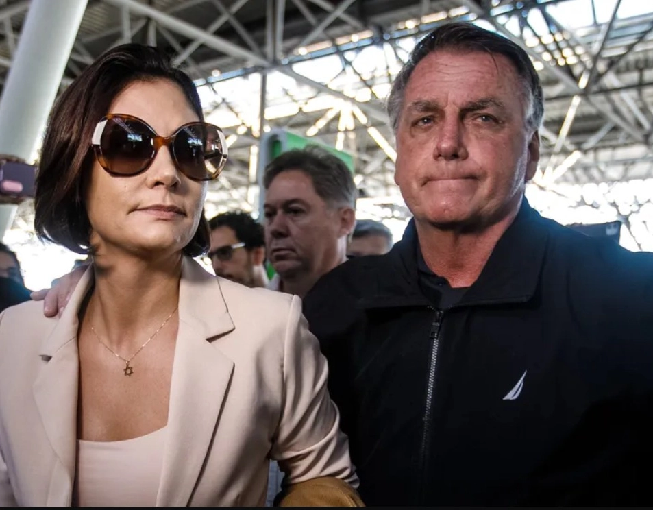 Michelle Bolsonaro recebe autorização do STF para visitar o ex-presidente neste domingo