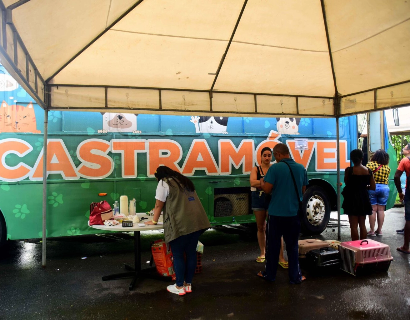 Castramóvel inicia atendimentos na Avenida Paralela